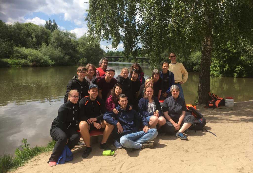 Gruppe am Leineufer, Betriebsausflug 2019