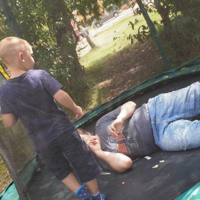  Ruhepause auf dem Trampolin
